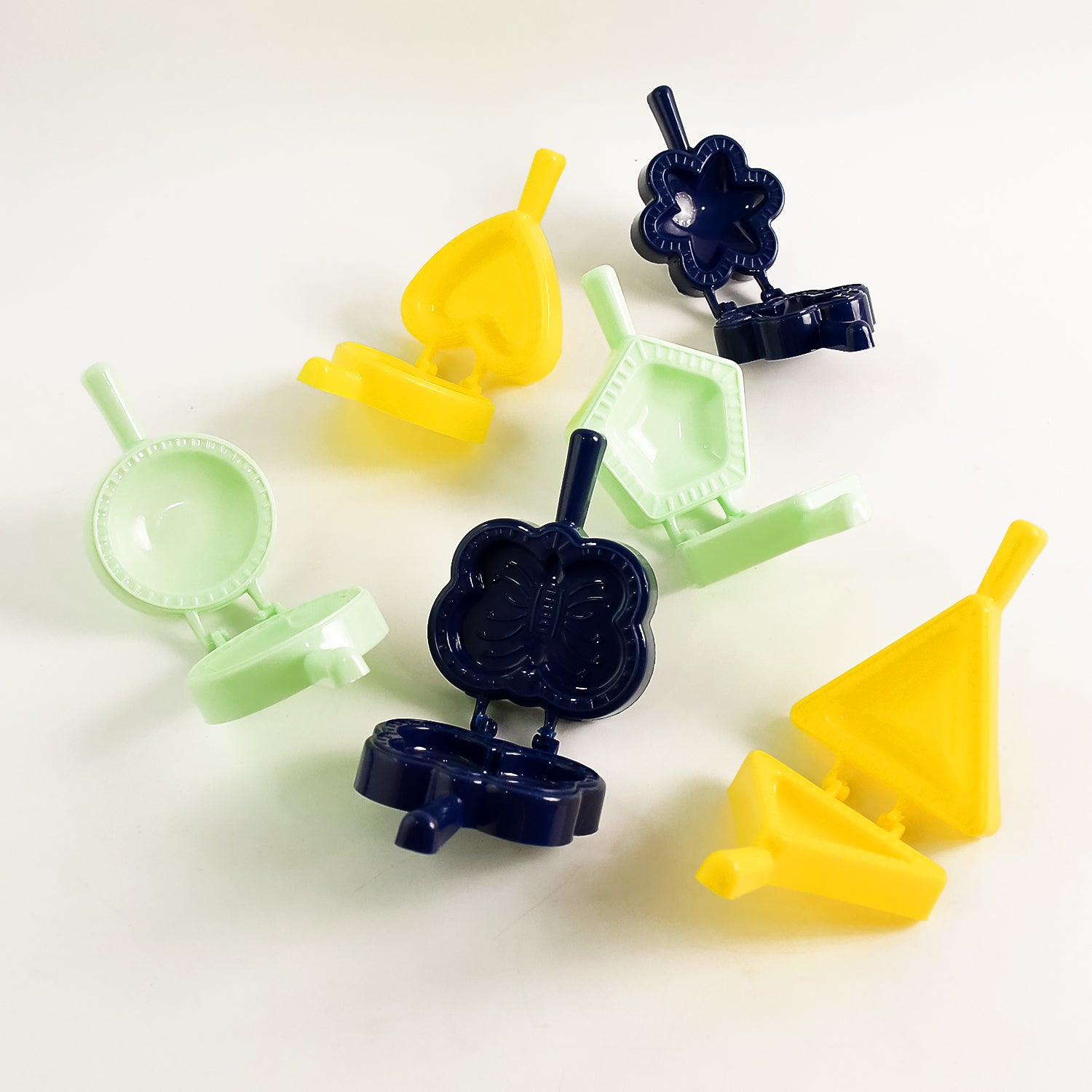 05_759386de-8ab6-4592-baa2-c16bd171e4ba.jpg Rehbarlane Assorted Shape Plastic Snack Mould Fun Easy DIY Snack Maker (Mix Design 1 Pc) - Image 1